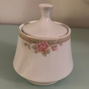 Sugar bowl